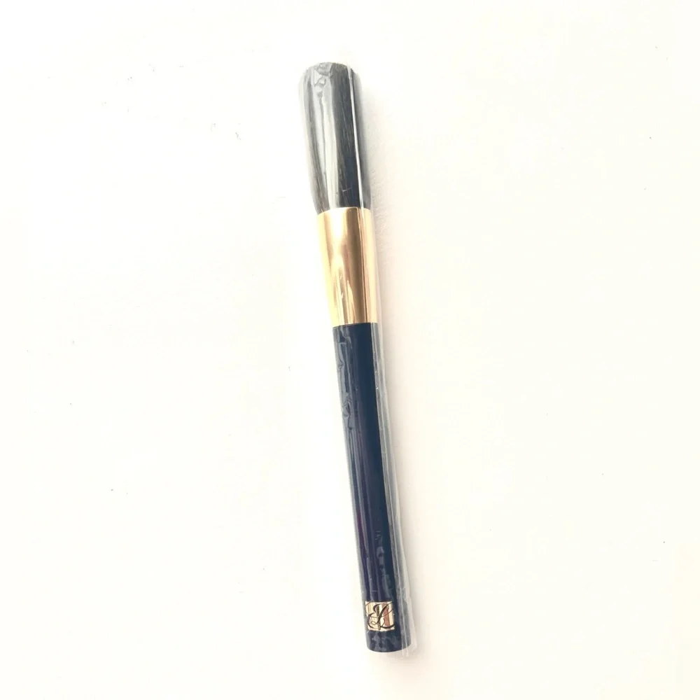 🆕 No Tag, Estée Lauder Blush Brush. Part of seasonal collection.